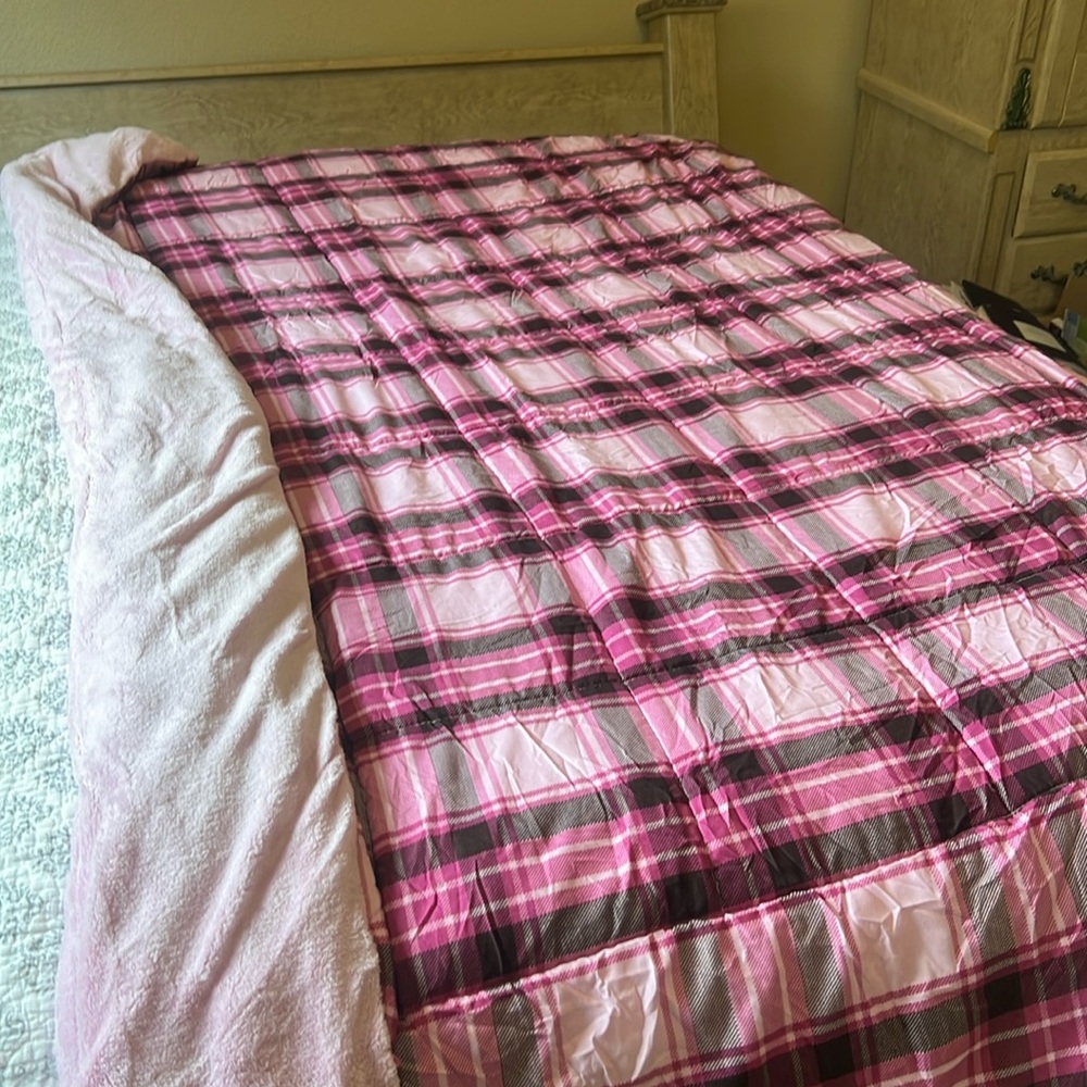 Pink reversible comforter